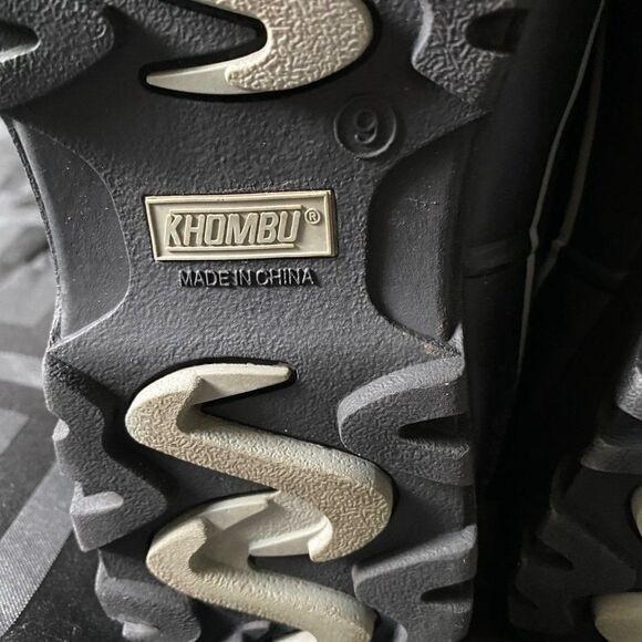 KHOMBU Black boot with faux fur to keep you feet warm for those cold days - Picture 12 of 12